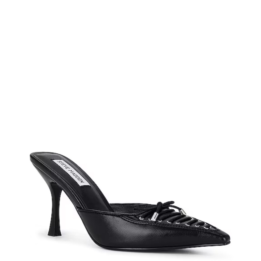 NWOT Brianne Pump in Black
Steve Madden SIZE 7 on tried on
